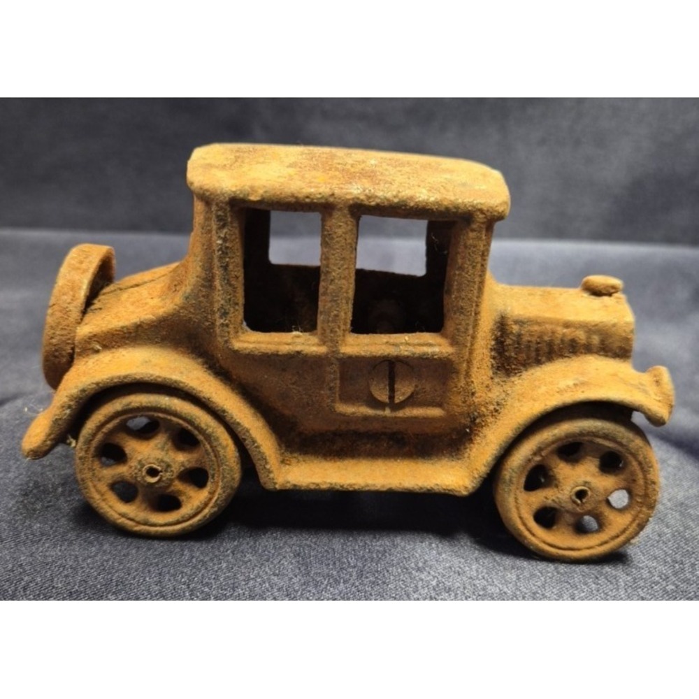 Vintage Cast Iron Toy Car JM 131‎